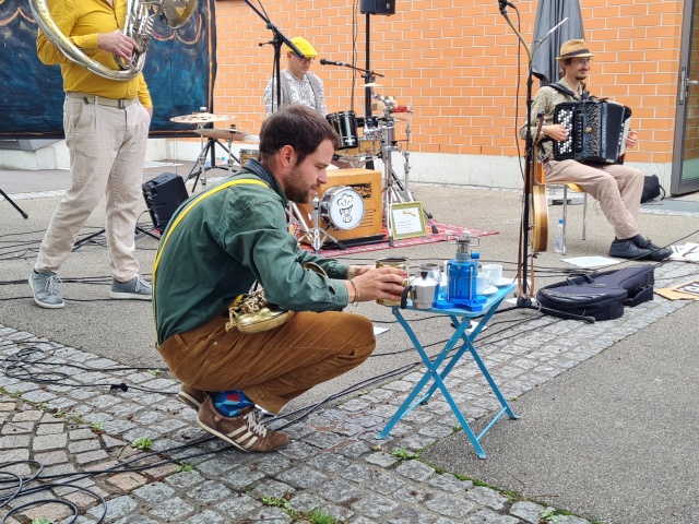 Dampfbhler ist nicht nur Dampf mit Musik, sondern auch auch Dampf unter der Kaffeekanne.