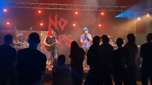 Die �Mock Out� er�ffneten das Storeground-Bandfestival und w�rmten das Publikum musikalisch auf. Ihnen folgten dann �The Returners� und �No Caps�. (Photo: Astrid Pfoster)
