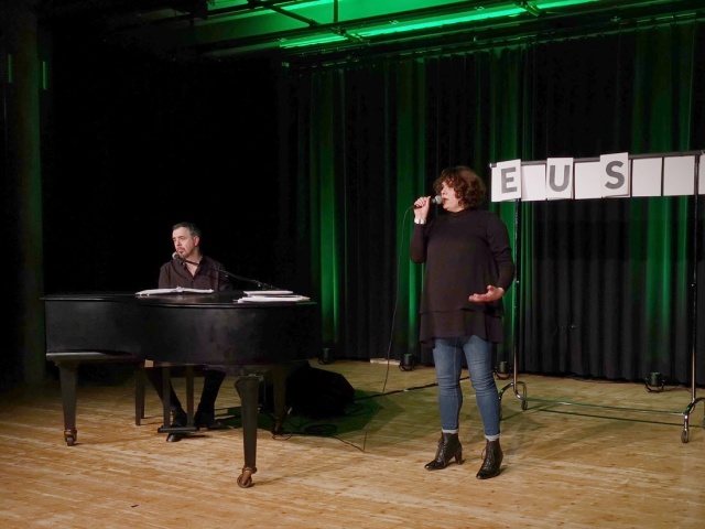 Philippe Kuhn und Patti Basler bieten auch Musikalisches.
(Photo: Dominik Pfoster)